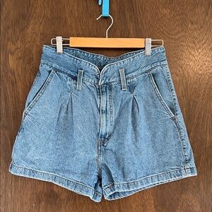 Levi's Classic Blue Jean Shorts pleated front 30